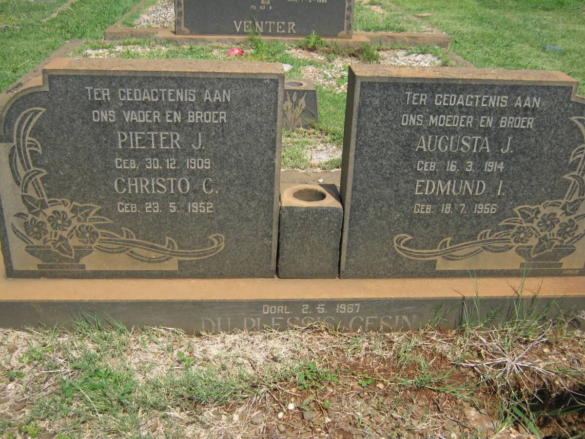 PLESSIS Pieter J., du 1909-1967 &amp; Augusta J. 1914-1967 :: DU PLESSIS Christo C. 1952-1967 :: DU PLESSIS Edmund I. 1956-1967