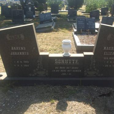 SCHUTTE Barend Johannes 1905-1984 &amp; Magdalena Elizabeth BERRANGE 1903-1982