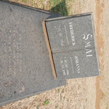 SMAL Frederick 1910- &amp; Johanna 1906-1992