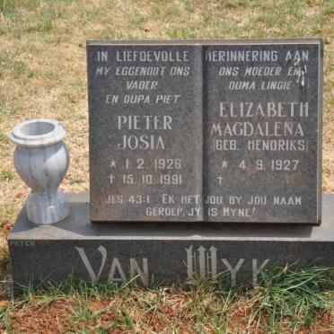 WYK Pieter Josia, van 1926-1991 &amp; Elizabeth Magdalena HENDRIKS 1927-