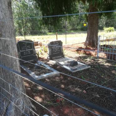 North West, RUSTENBURG district, Rietfontein 348_5, farm cemetery