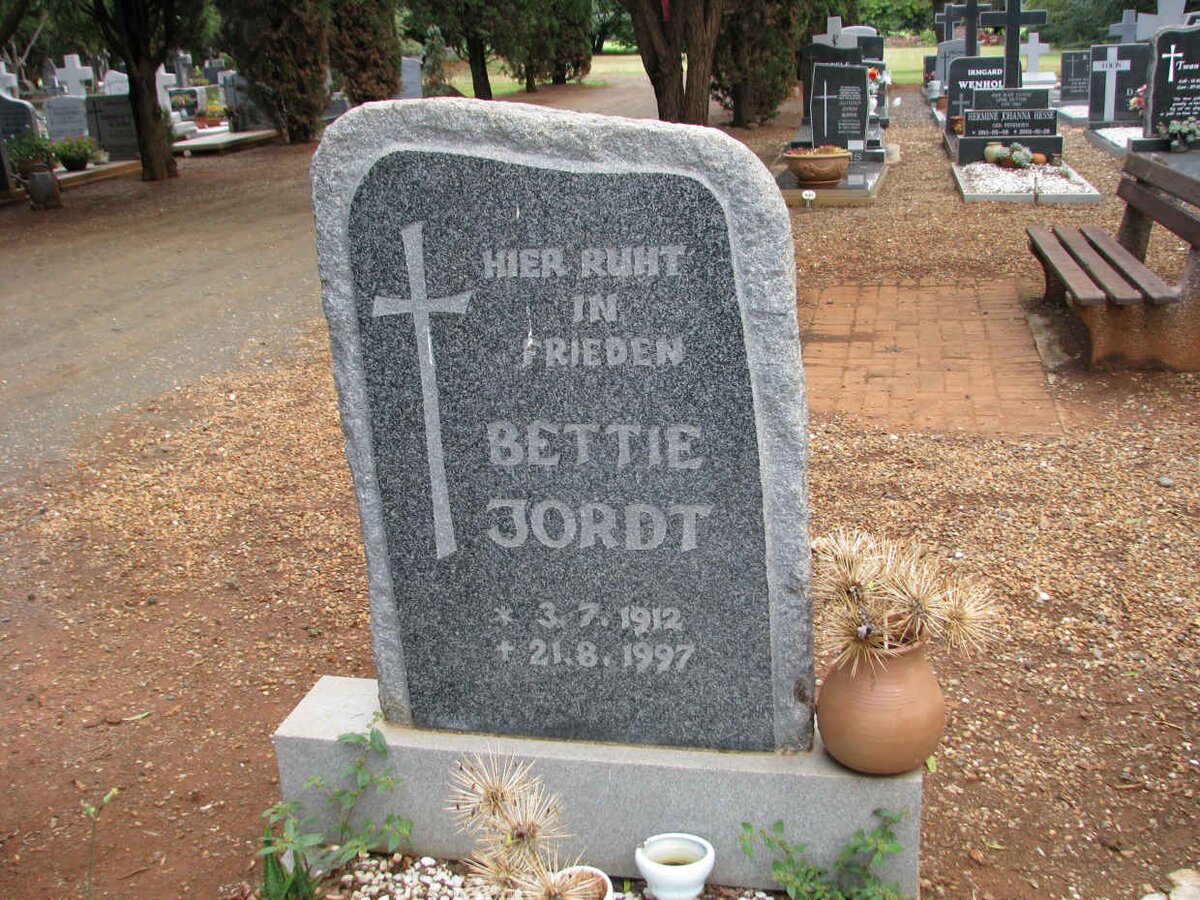 JORDT Bettie 1912-1997