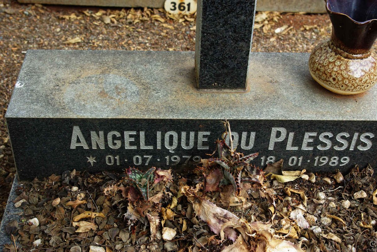 PLESSIS Angelique, du 1979-1989