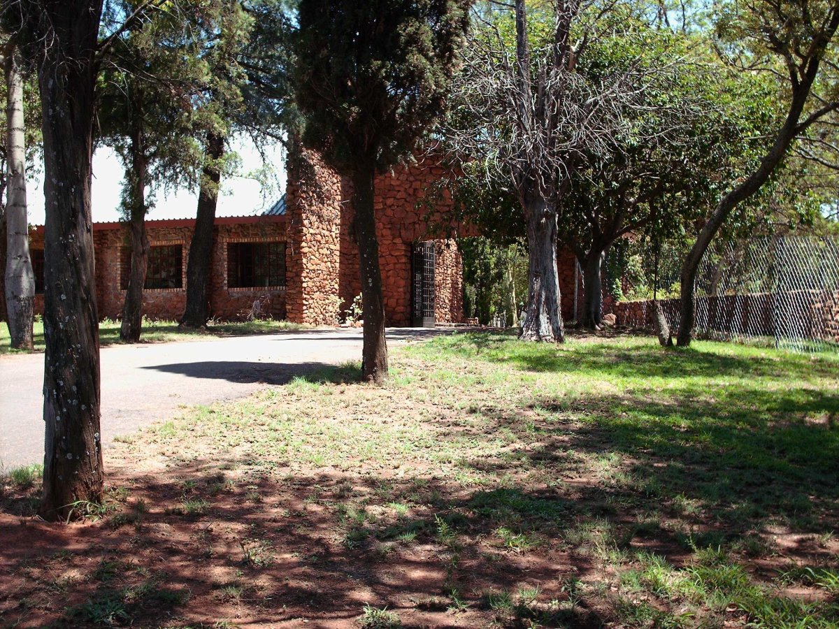 2. Entrance to Donkerhoek cemetery