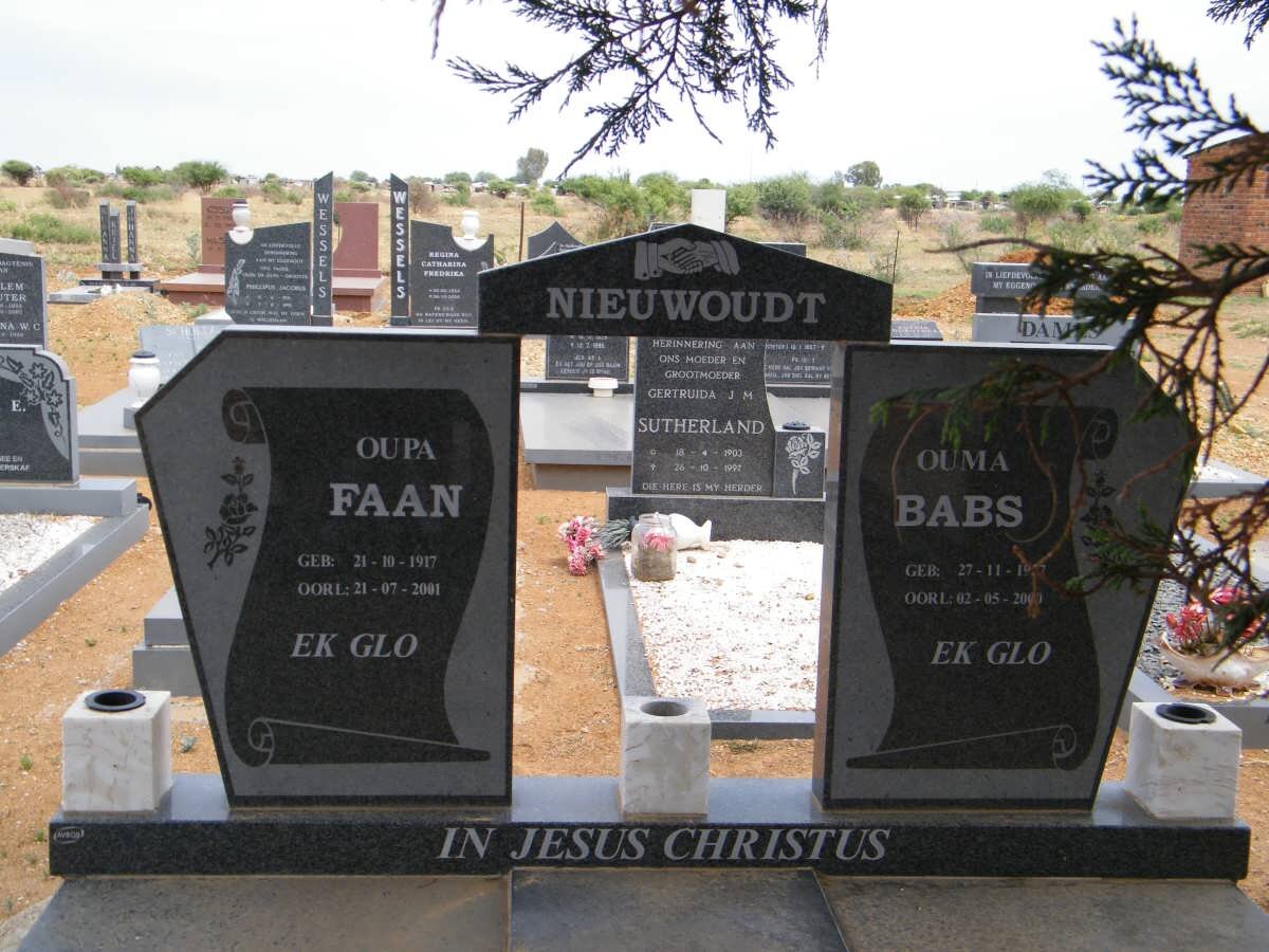 NIEUWOUDT Faan 1917-2001 &amp; Babs 1917-2000