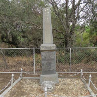 North West, SWARTRUGGENS district, Dwarsspruit 393, Anglo Boereoorlog gedenknaald en graf