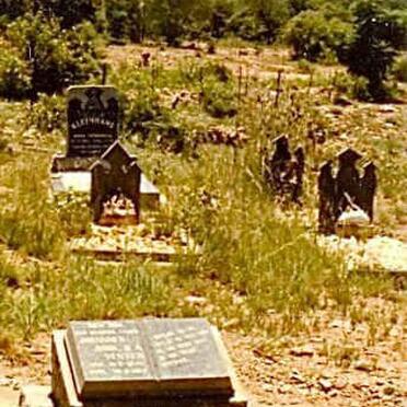 North West, SWARTRUGGENS district, Wagenboomskop 415, farm cemetery