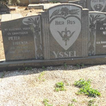 YSSEL Pieter Lodewyk 1898-1967 &amp; Martha Sophia ROBBERTSE 1910-1977