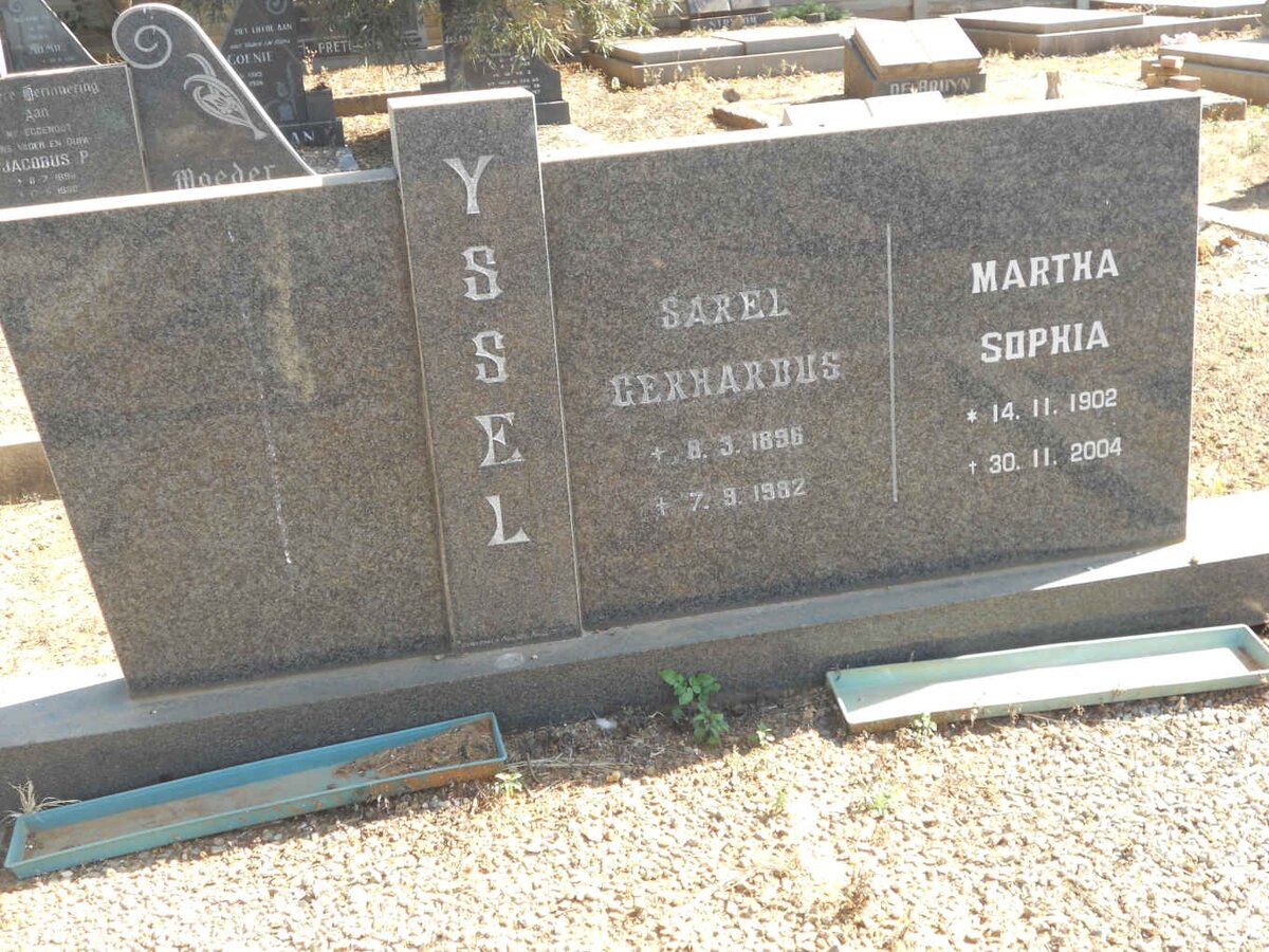 YSSEL Sarel Gerhardus 1896-1982 &amp; Martha Sophia 1902-2004