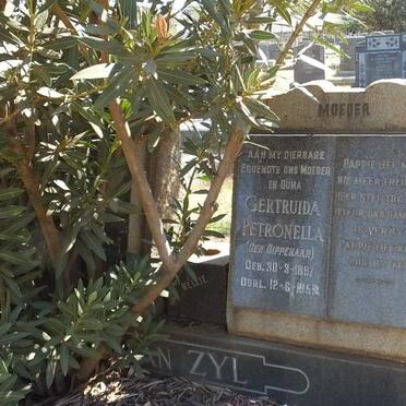 ZYL Gertruida Petronella, van nee DIPPENAAR 1887-1959