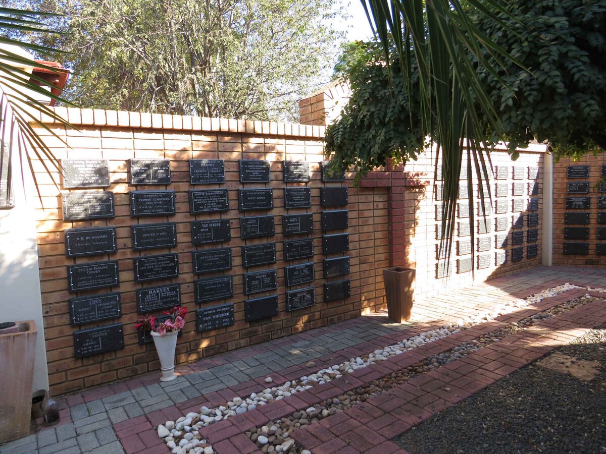 4. Memorial wall/Gedenkmuur