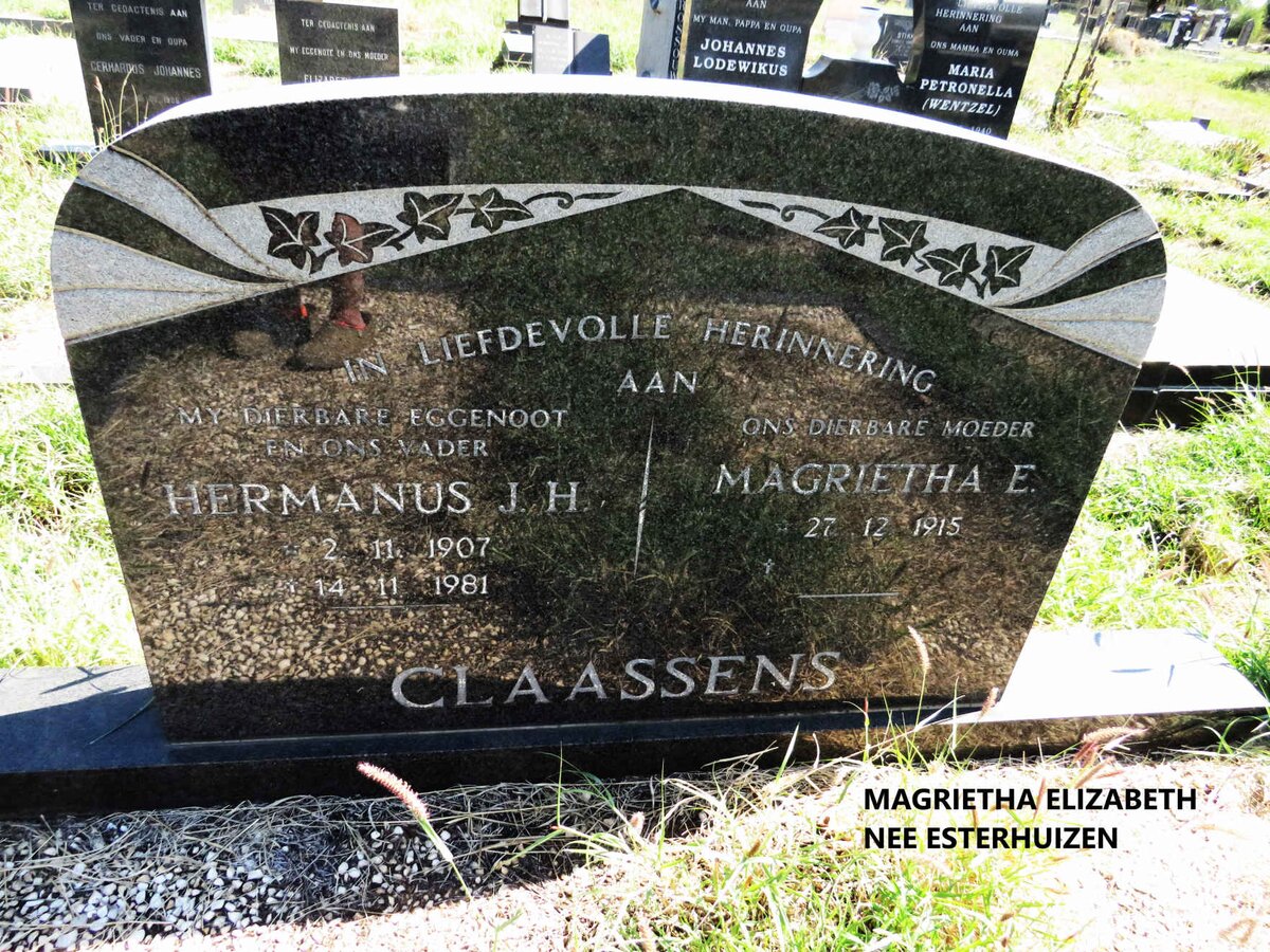 CLAASSENS Hermanus J.H. 1907-1981 & Magrietha Elizabeth ESTERHUIZEN 1915-