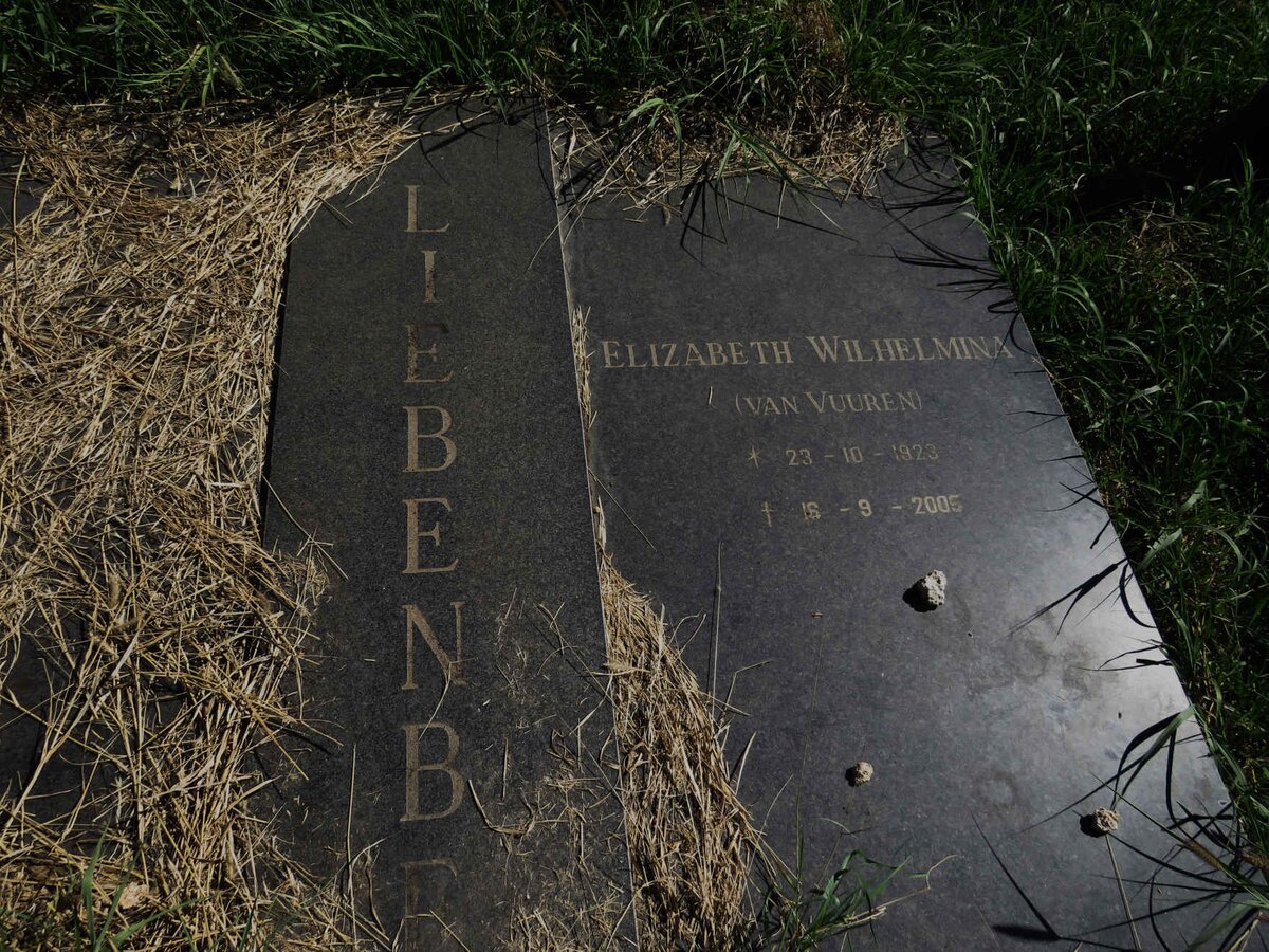 LIEBENBERG Barend Andreas 1919-1991 & Elizabeth Wilhelmina VAN VUUREN 1923-2005 _1