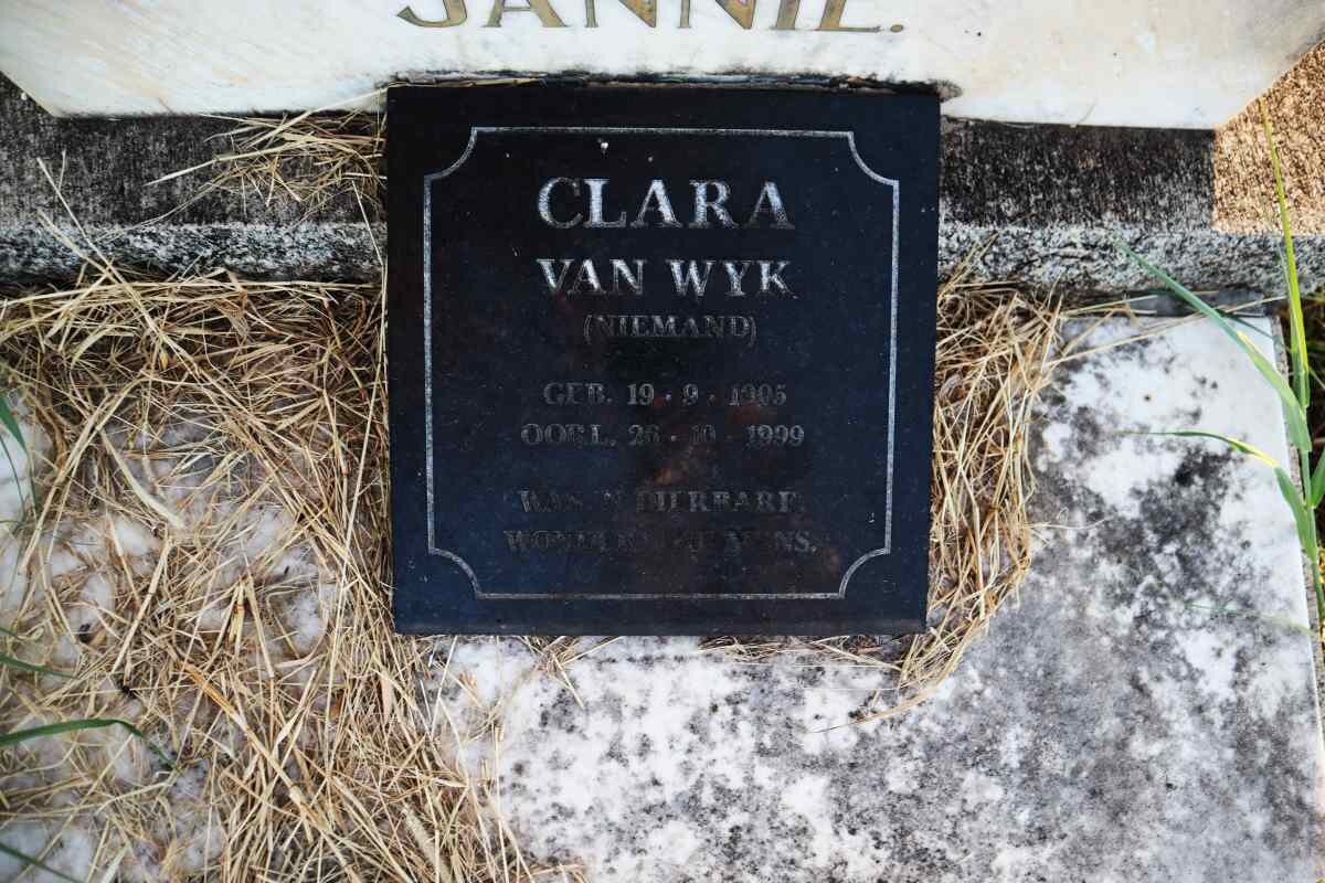 NIEMAND J.?.G. 1894-1960 :: VAN WYK Clara nee NIEMAND 1905-1999_2