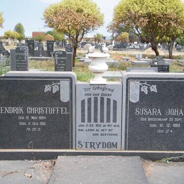 STRYDOM Hendrik Christoffel 1894-1961 &amp; Susara Johanna BREDENKAMP 1895-1965