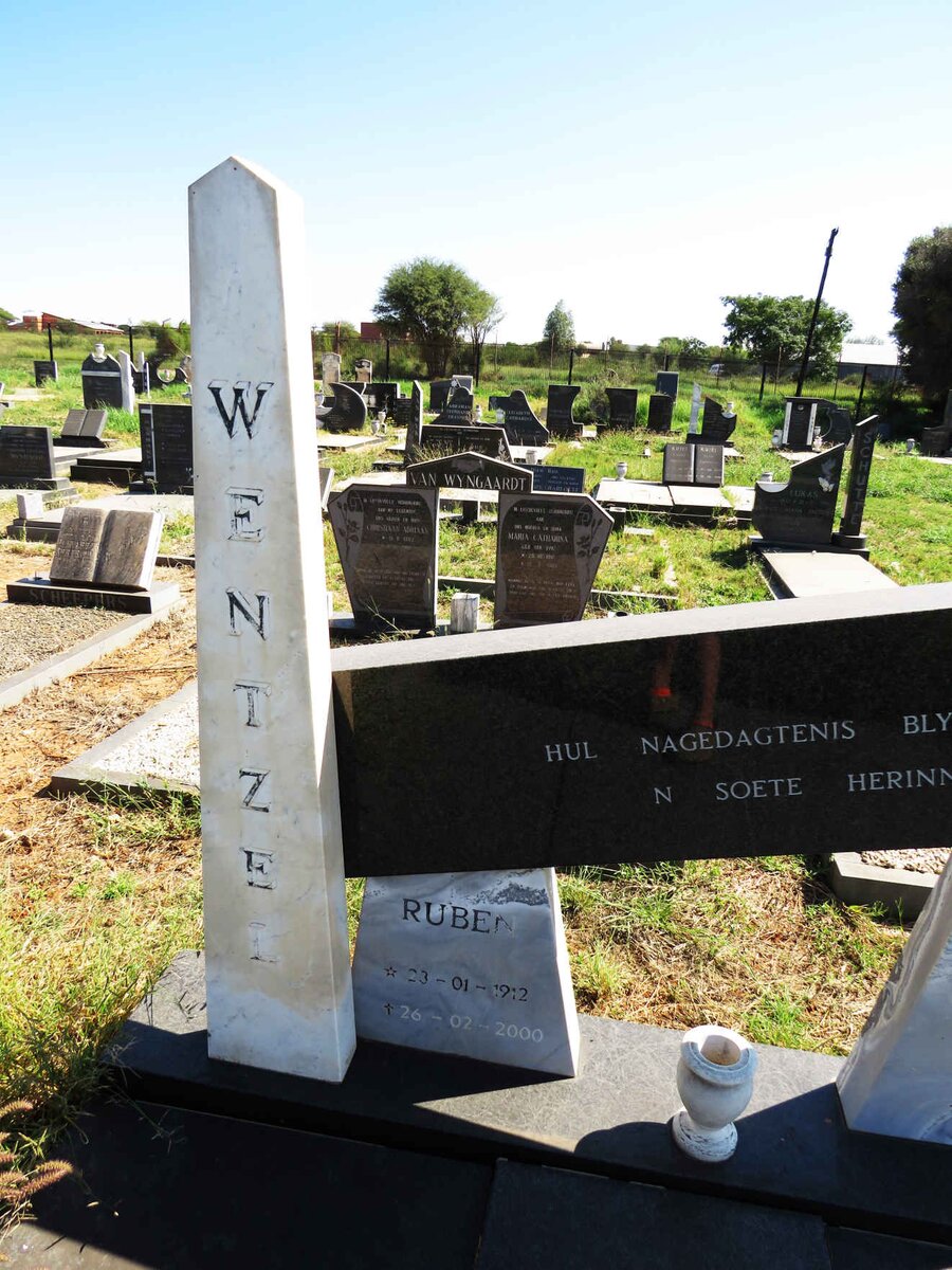 WENTZEL Ruben 1912-2000 & Maria Magdalena Hendrina nee VAN ROOYEN 1915-1990_1