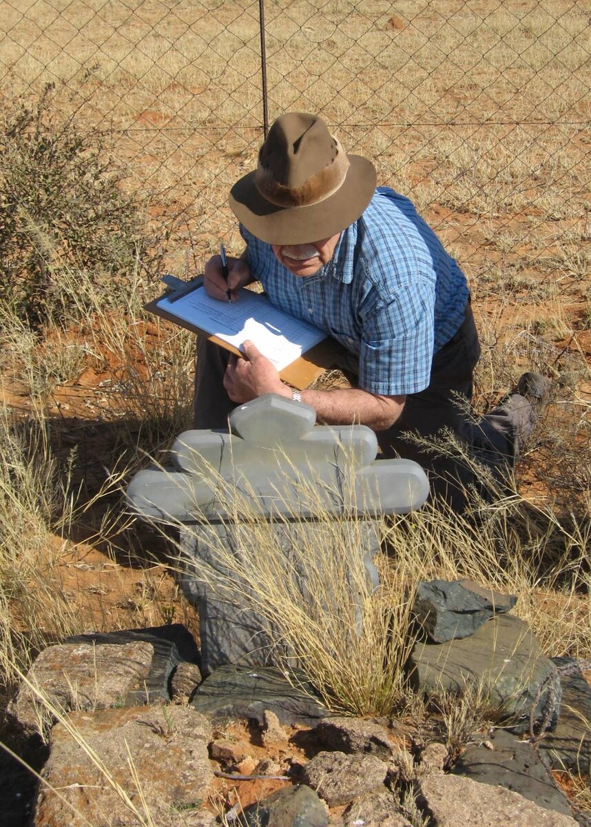 3. Recording the descriptions on the grave of N.J.Campher