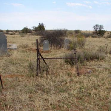 North West, WOLMARANSSTAD district, Syfergat 204_02, farm cemetery