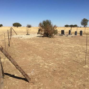 North West, WOLMARANSSTAD district, Rietpan 214_02 , farm cemetery