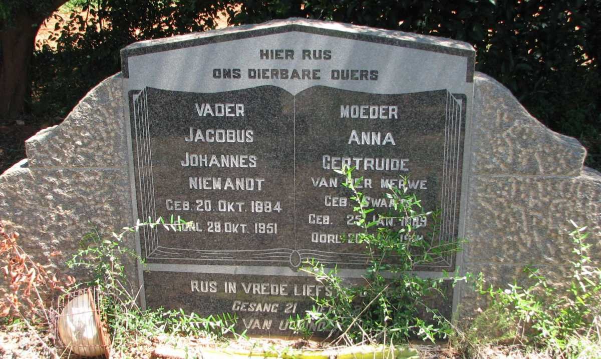 NIEMANDT Jacobus Johannes 1884-1951 &amp; Anna Gertruide van der Merwe SWART 1889-19?
