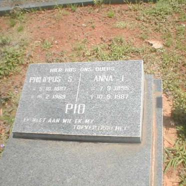 PIO Philippus S. 1887-1969 &amp; Anna F. 1895-1987