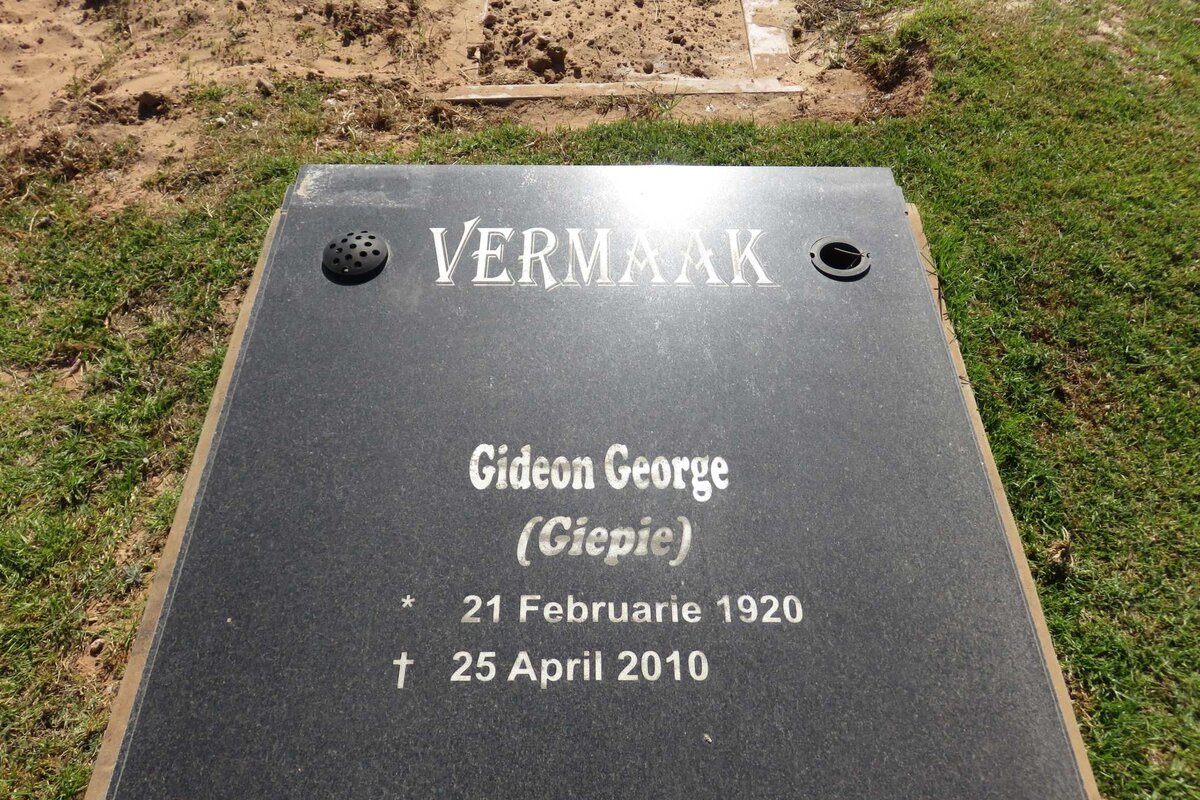 VERMAAK Gideon George 1920-2010 &amp; Anna Margaretha Johanna VOSLOO 1930-