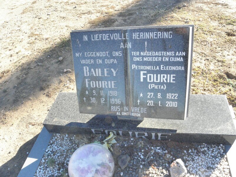 FOURIE Bailey 1918-1996 &amp; Petronella Eleondra 1922-2010