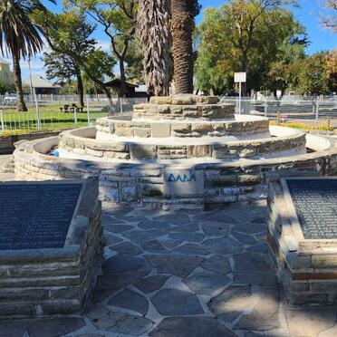 Western Cape, BEAUFORT-WEST, Donkin street, War memorial