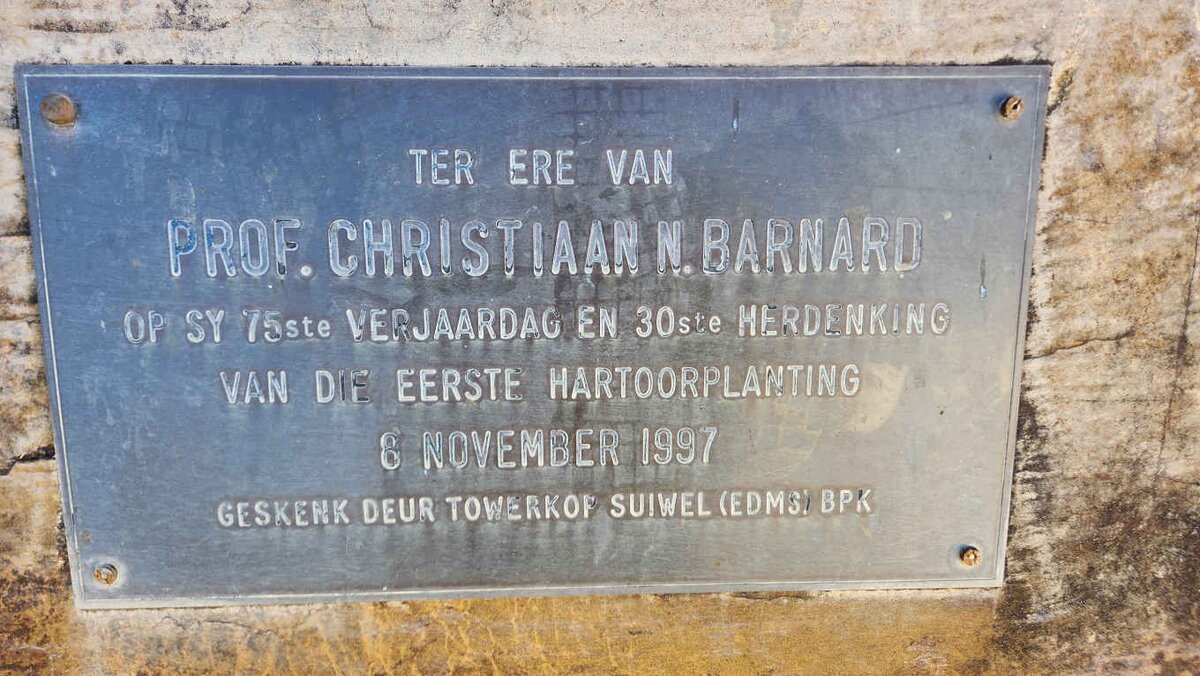 5. GEDENKPLAAT: Prof. Christiaan N. BARNARD