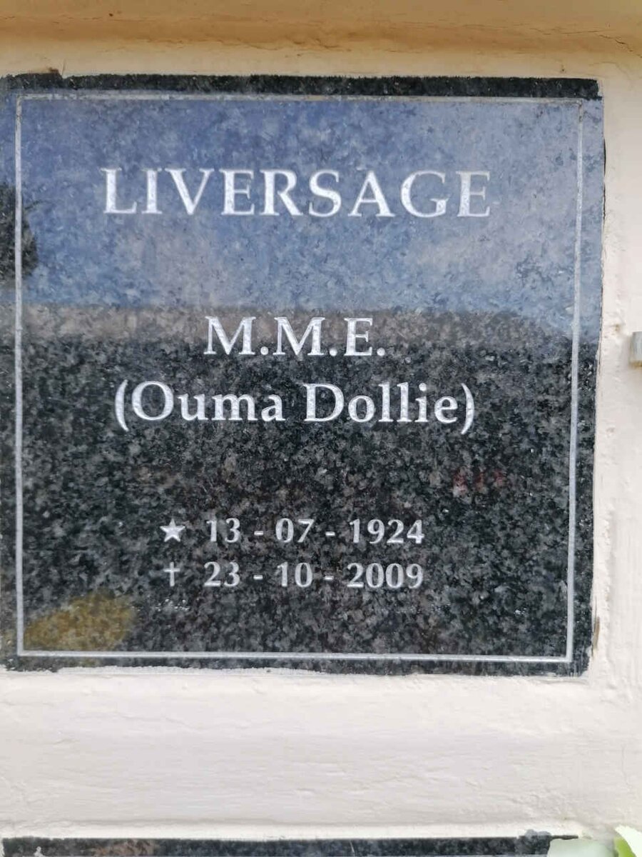 LIVERSAGE M.M.E 1924-2009