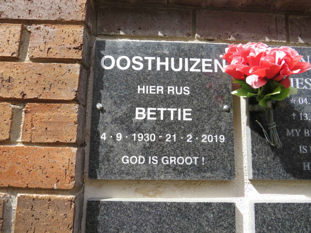 OOSTHUIZEN Bettie 1930-2019