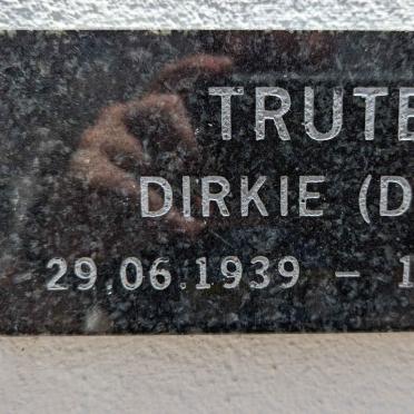 TRUTER D.H.G. 1939-2011