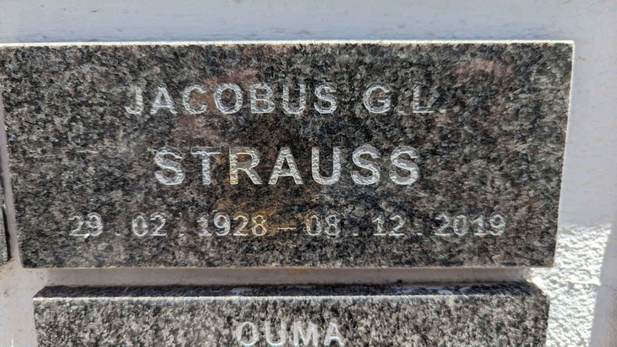 STRAUSS Jacobus G.L. 1928-2019