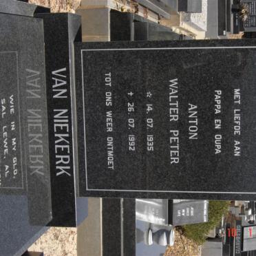 NIEKERK Anton Walter Peter, van 1935-1992
