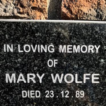 WOLFE Mary -1989