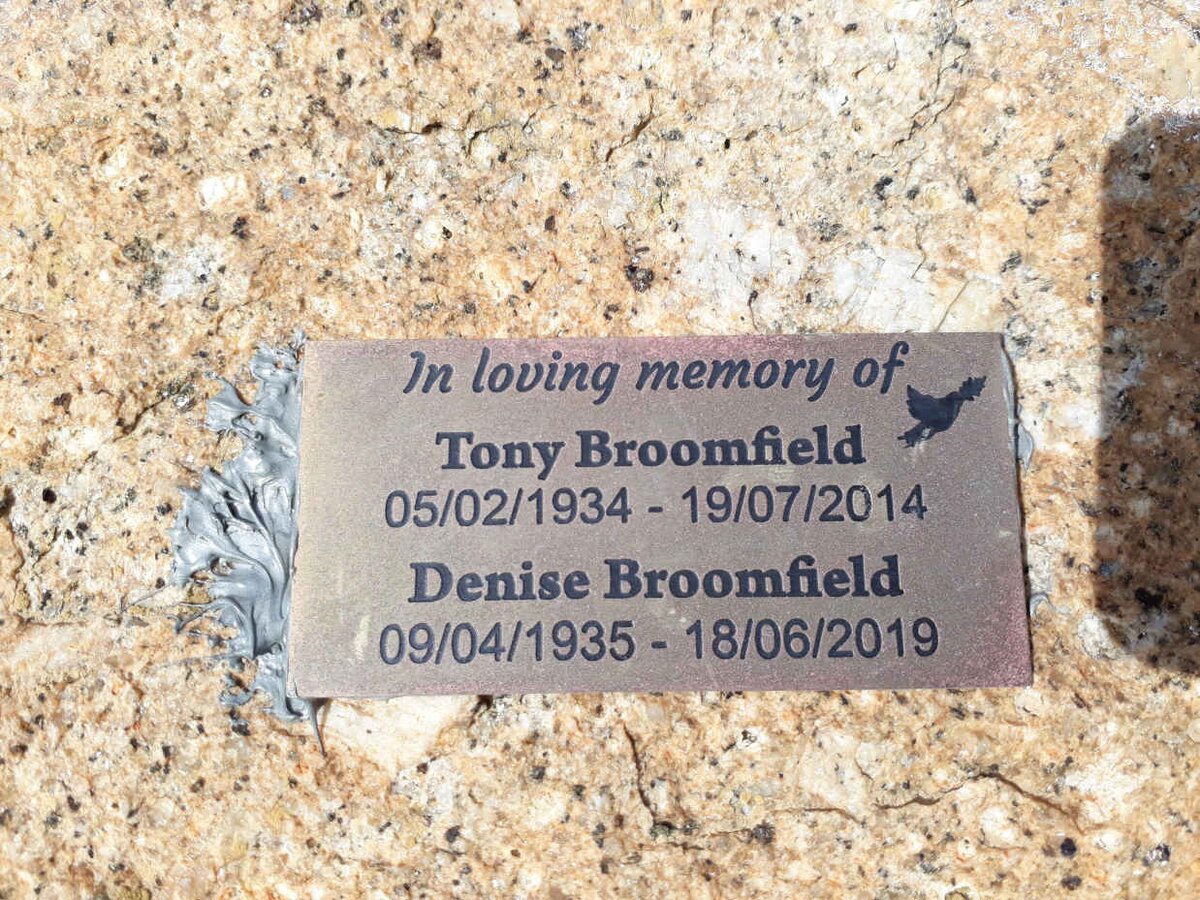 BROOMFIELD Tony 1934-2014 &amp; Denise 1935-2019