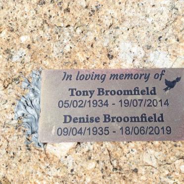 BROOMFIELD Tony 1934-2014 &amp; Denise 1935-2019