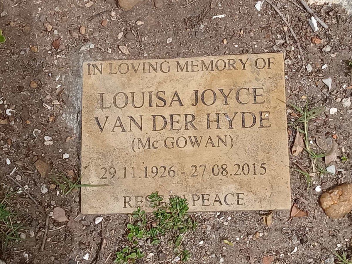 HYDE Louisa Joyce, van der nee McGOWAN 1926-2015