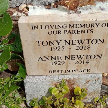 NEWTON Tony 1925-2018 &amp; Anne 1929-2014