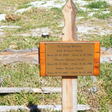 DAVIDS John Richard 1929-1996 :: DAVIDS Thomas Johannes 1966-1996 :: DAVIDS Ashley Ricardo 1980-2001