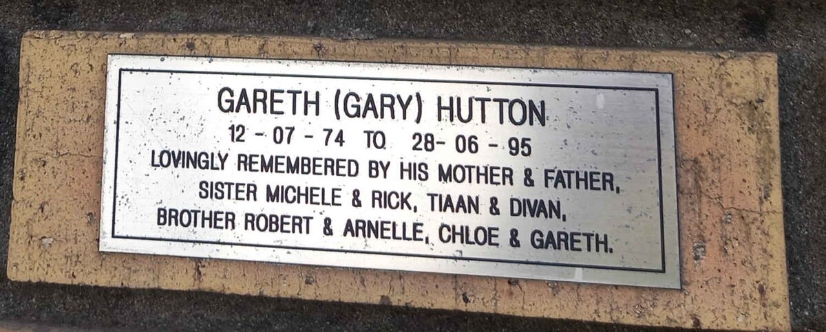 HUTTON Gareth 1974-1995