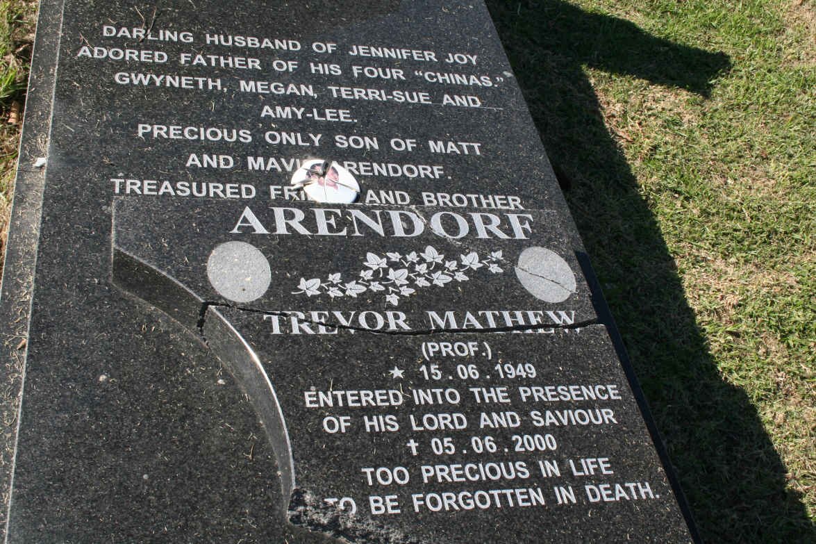 ARENDORF Trevor Mathew 1949-2000