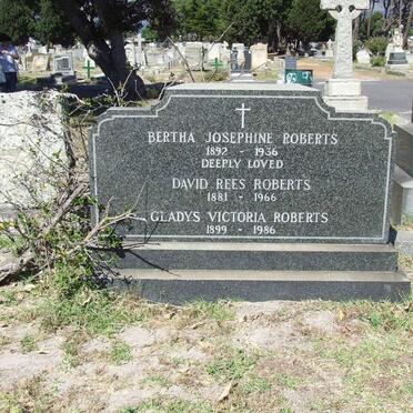 ROBERTS David Rees 1881-1966 :: ROBERTS Bertha Josephine 1892-1936 :: ROBERTS Gladys Victoria 1899-1986