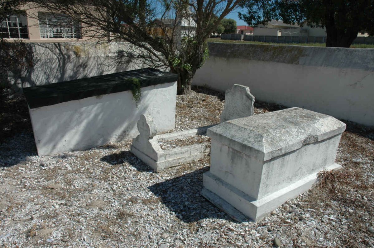05. Overview of graves outside the cemetery - some without inscriptions