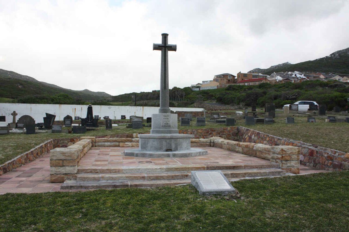 1. MEMORIAL with Plaque : South Africa in the two World Wars