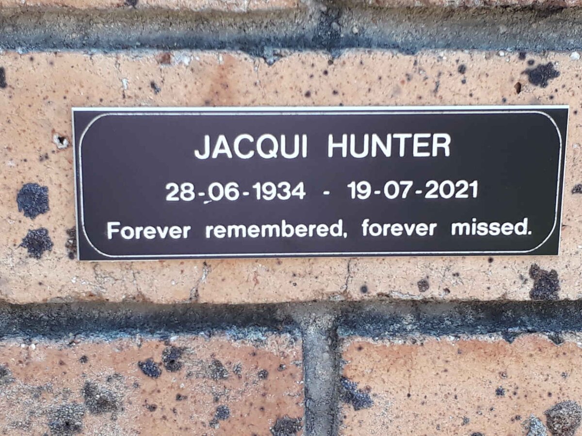 HUNTER Jacqui 1934-2021