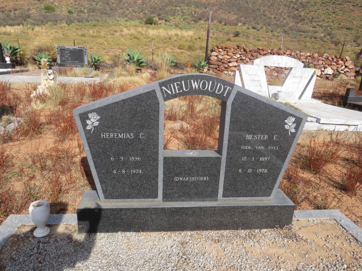 NIEUWOUDT Heremias C. 1896-1974 & Hester E. VAN ZYL 1897-1978