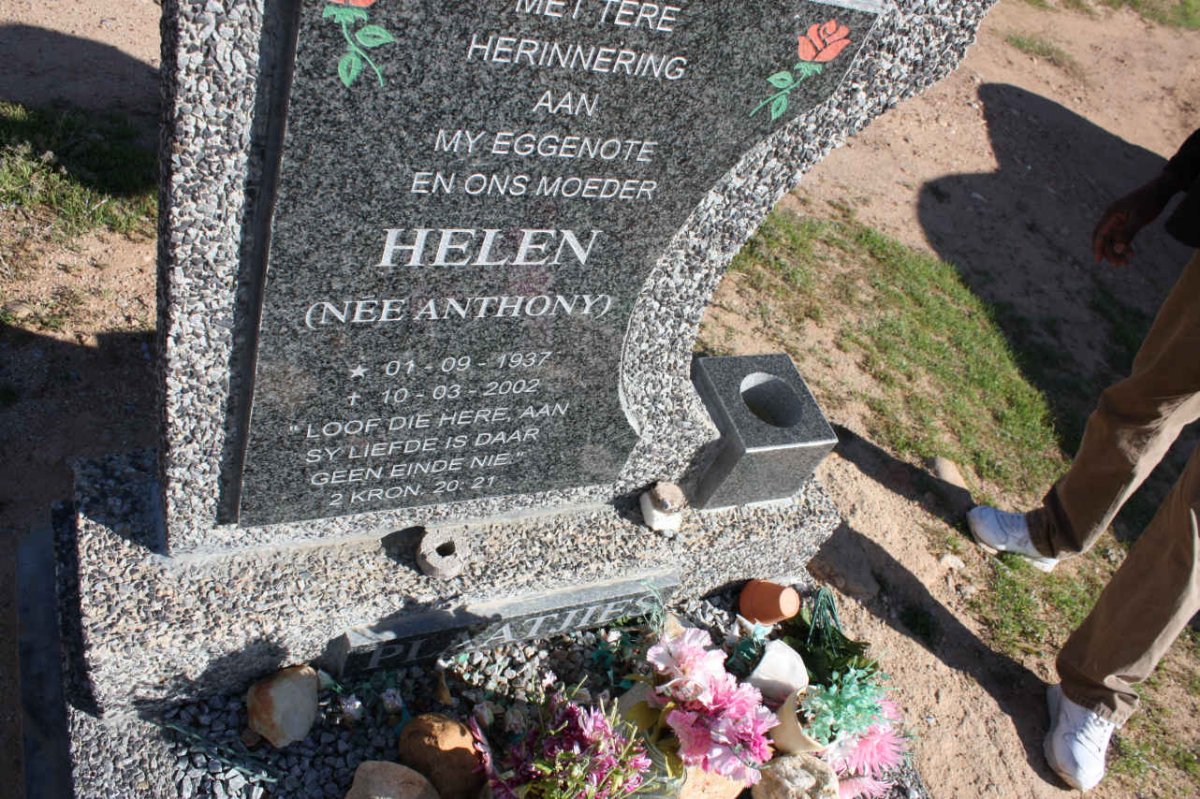 PLAATJIES Helen nee ANTHONY  1937-2002