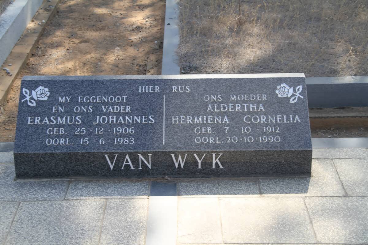 WYK Erasmus Johannes, van 1906-1983 &amp; Aldertha Hermiena Cornelia 1912-1990
