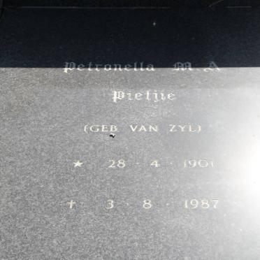 BEER Gysbert J., de 1896-1991 &amp; Petronella M.A. VAN ZYL 1901-1987